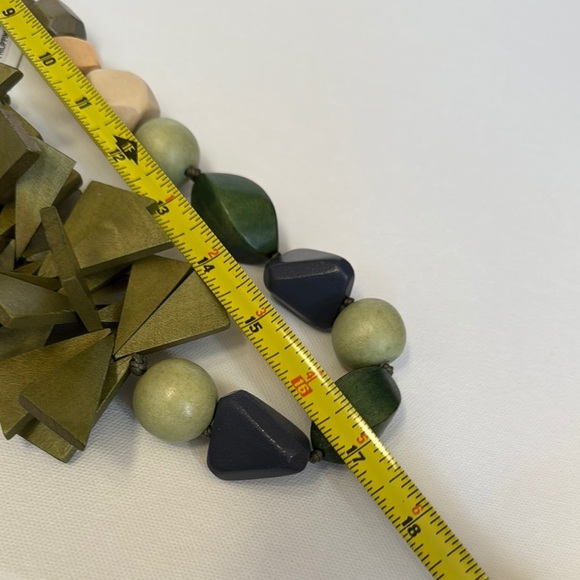 Artistic Green and Black Asymmetrical Necklace - Picture 5 of 7